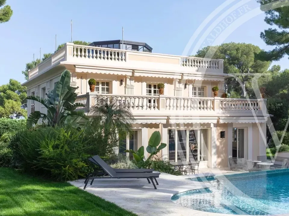 Вилла в Roquebrune-Cap-Martin, Alpes-Maritimes - фотография 1