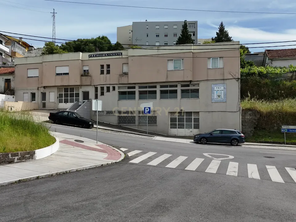 Erhvervsejendom i Fanzeres, Porto - foto 1