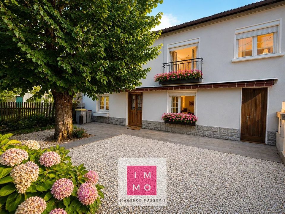 Villa i Tarbes, Hautes-Pyrenees - bilde 1
