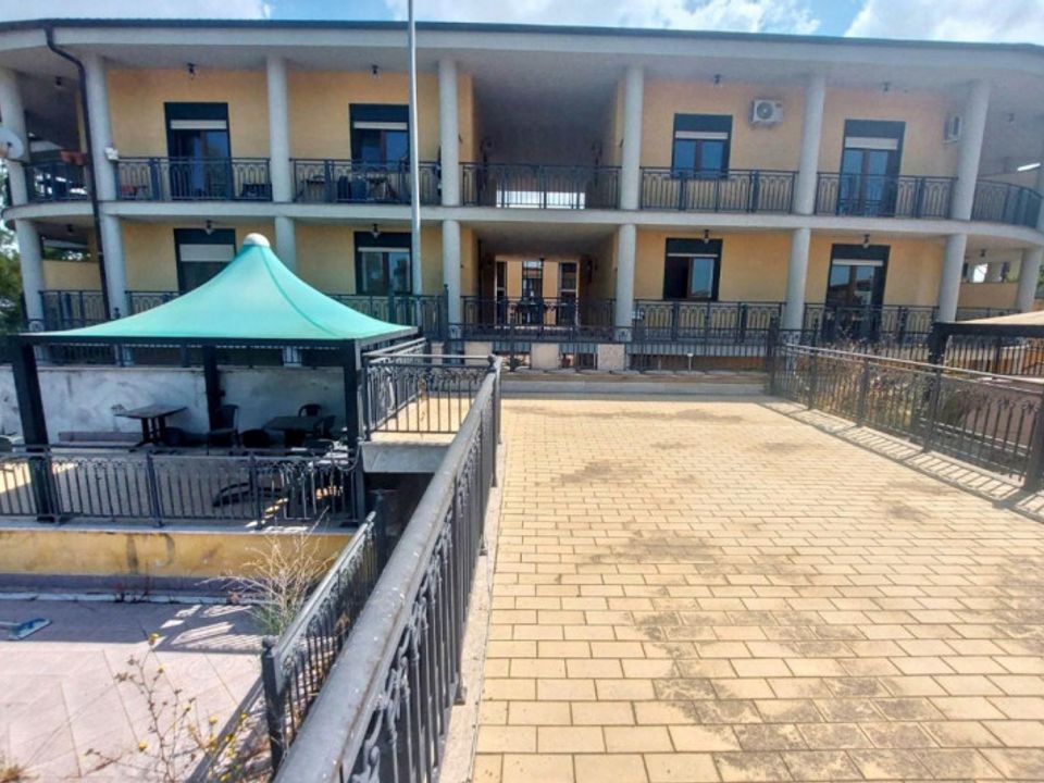 Commercial property in Fiumicino, Rome - photo 1