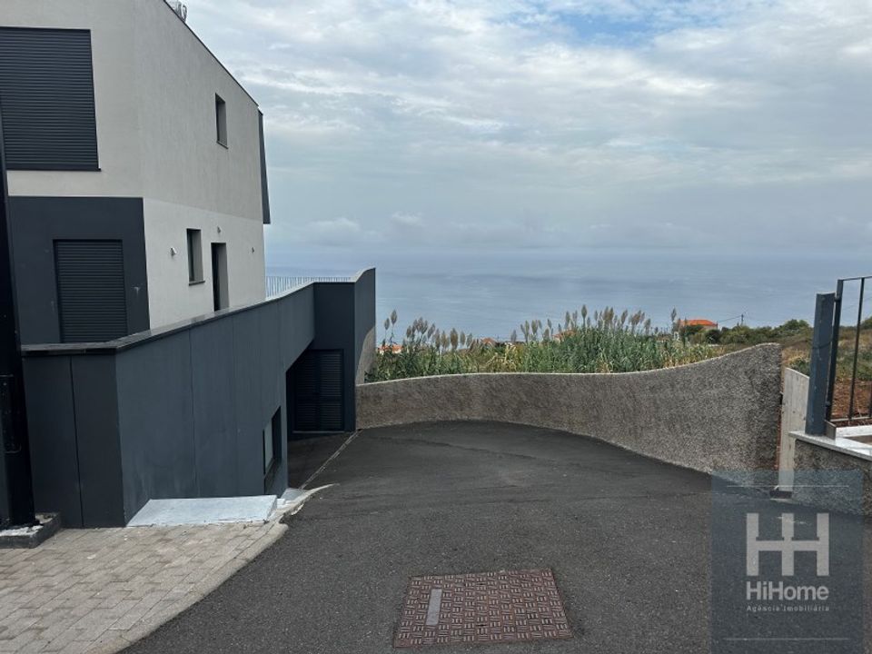 Parkeringsplads i Caniço, Madeira - foto 1