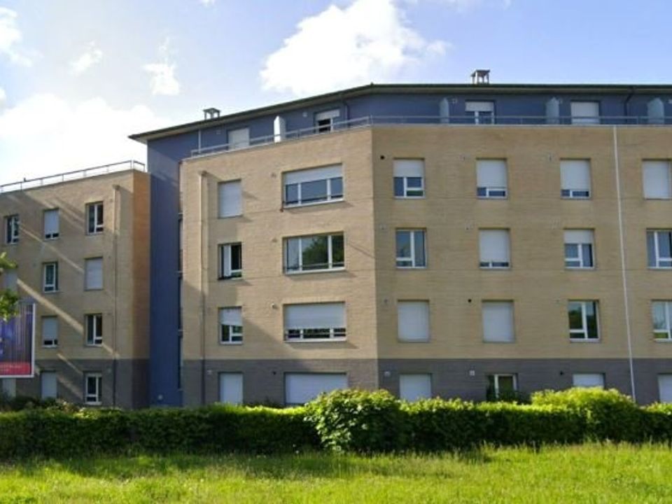 Erhvervsejendom i Cergy, Val-d'Oise - foto 1