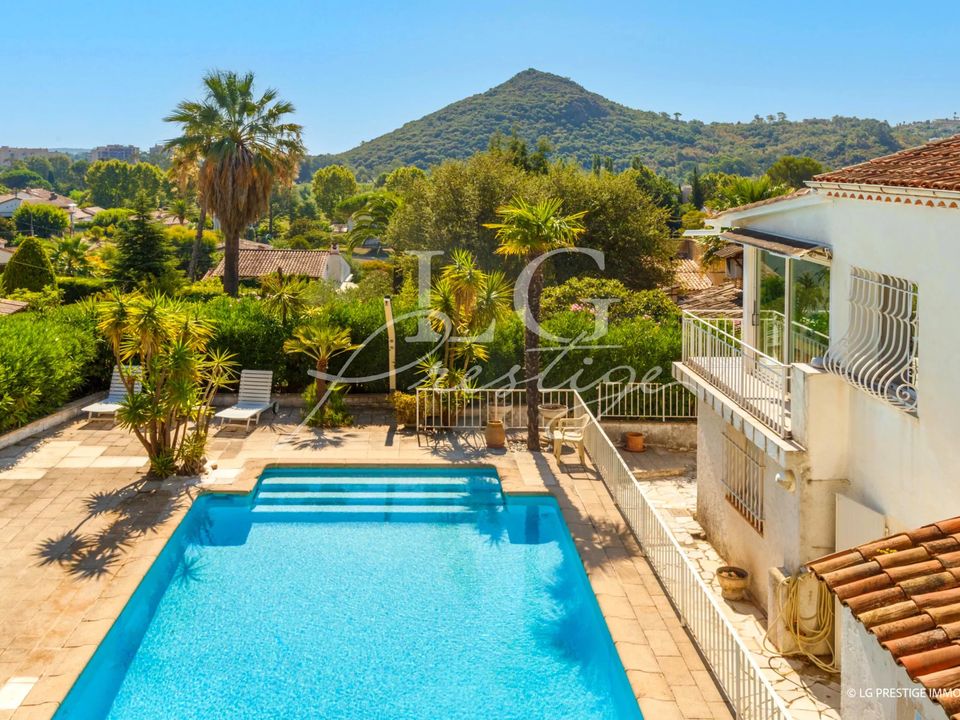 Villa i Mandelieu-la-Napoule, Alpes-Maritimes - foto 1