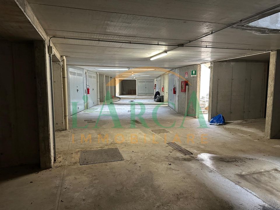 Garage i Sarnico, Bergamo - foto 1