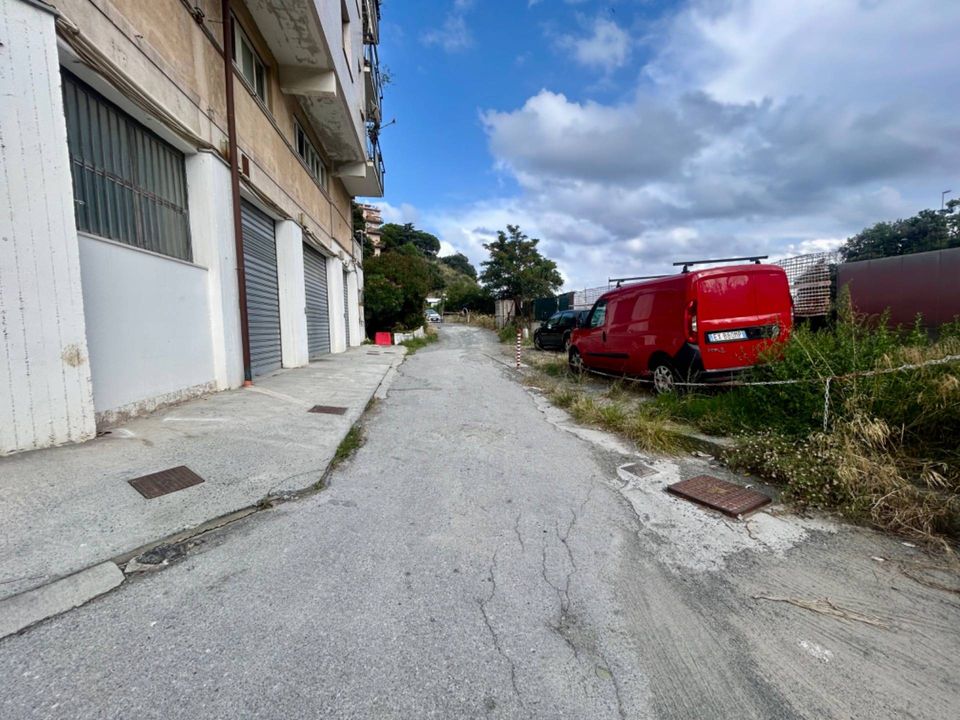 Erhvervsejendom i Savona, Savona - foto 1