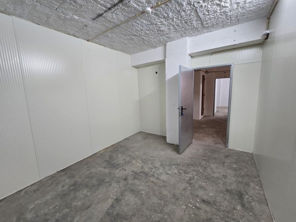 L'establiment comercial a Matacaes, Lisbon - foto 1