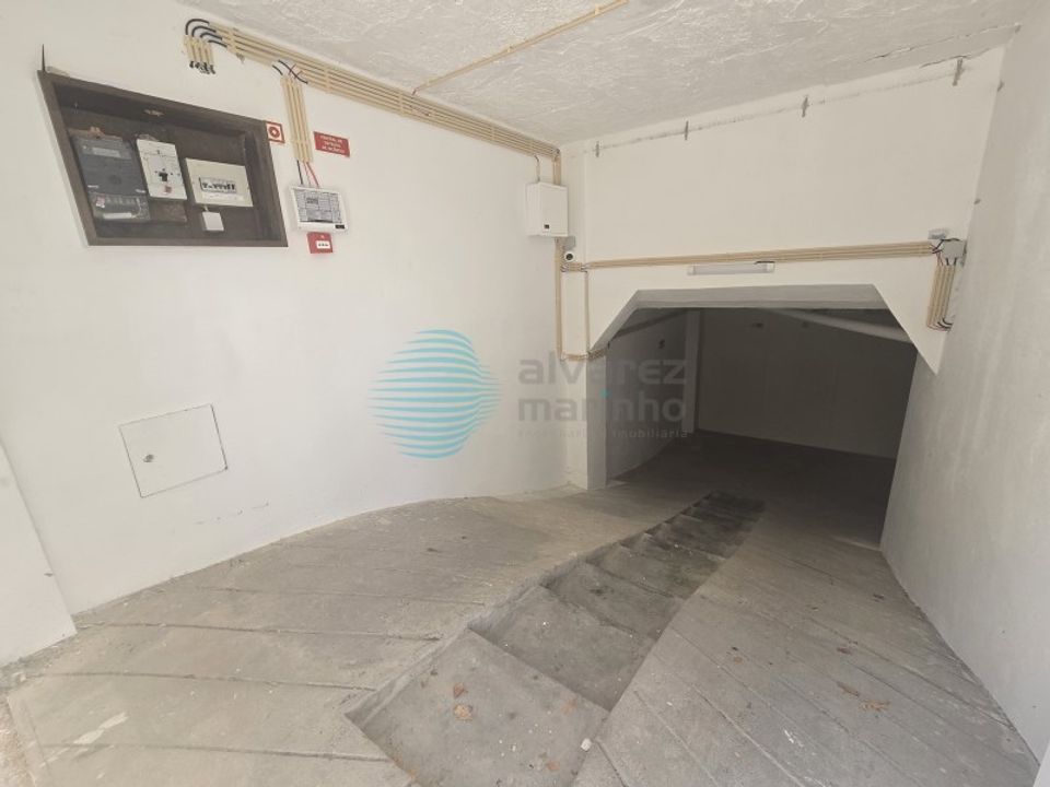 L'establiment comercial a Matacaes, Lisbon - foto 3