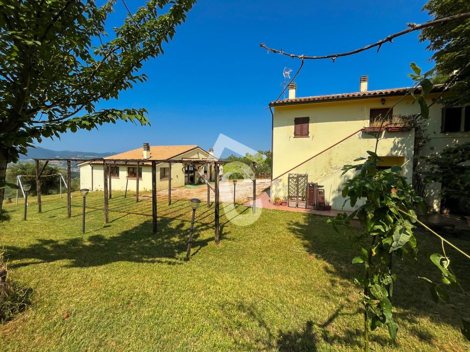 Villa i Maiolati Spontini, Ancona - foto 1
