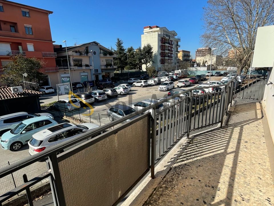 Erhvervsejendom i Frosinone, Frosinone - foto 1