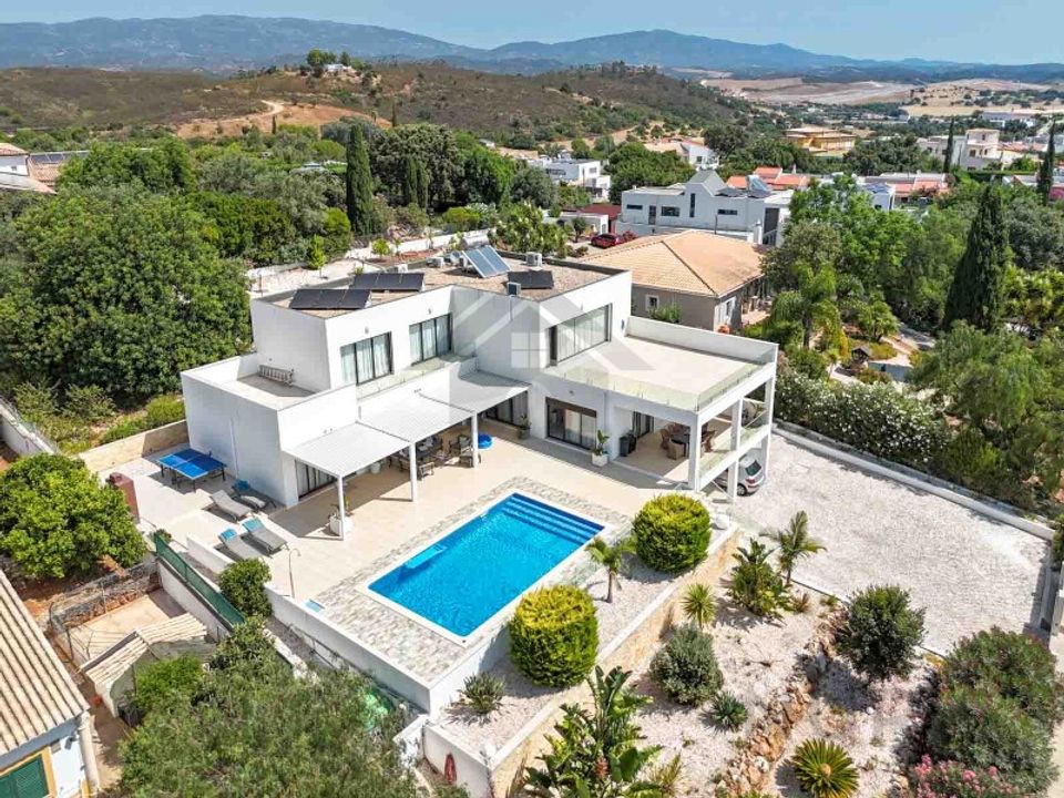 Villa i Mexilhoeira Grande, Faro - foto 1