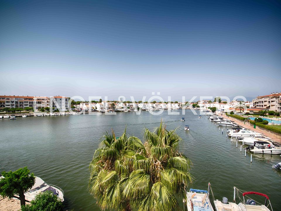 Lejlighed i Empuriabrava, Gerona - foto 1