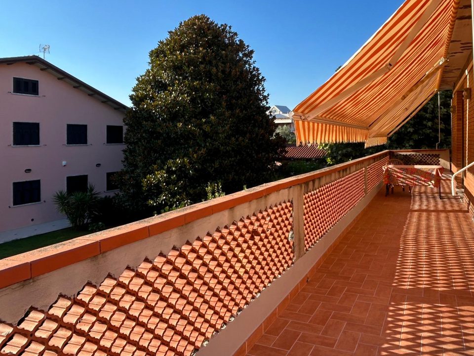 Lejlighed i Carrara, Massa and Carrara - foto 1