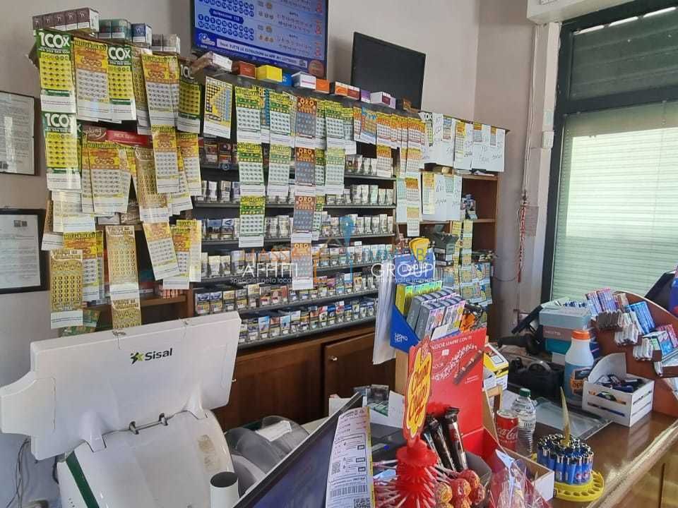 Erhvervsejendom i Carrara, Massa and Carrara - foto 1