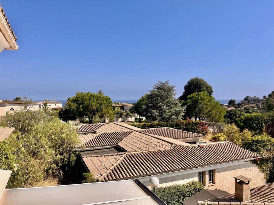 Villa i Villeneuve-Loubet, Alpes-Maritimes - foto 1