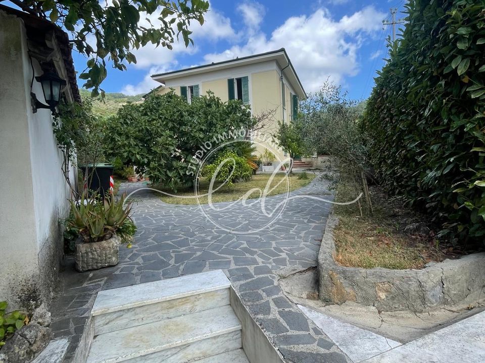 Byhus i Carrara, Massa and Carrara - foto 1