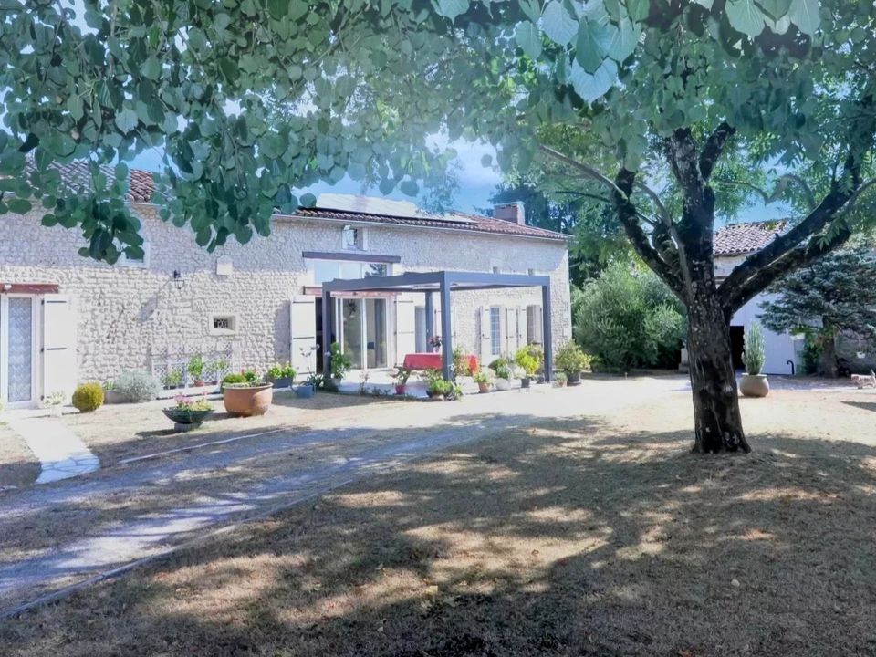 Villa i Aubeterre-sur-Dronne, Charente - foto 1