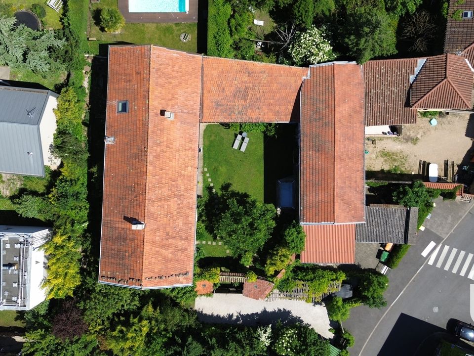Villa i Saint-Genis-les-Ollières, Rhone - foto 1