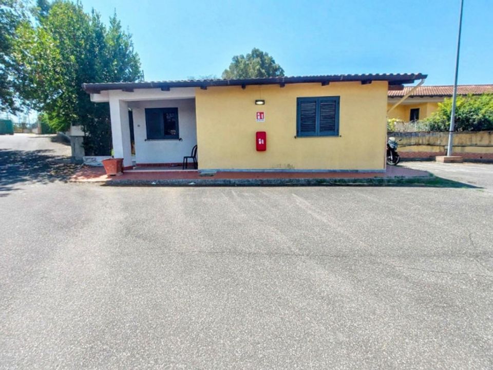 Commercial property in Fiumicino, Rome - photo 1
