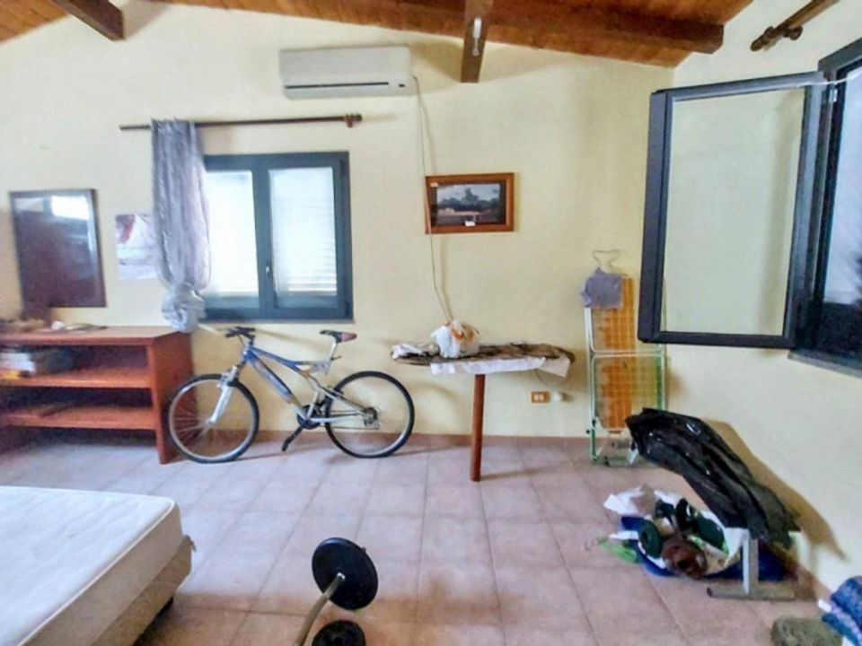Commercial property in Fiumicino, Rome - photo 5