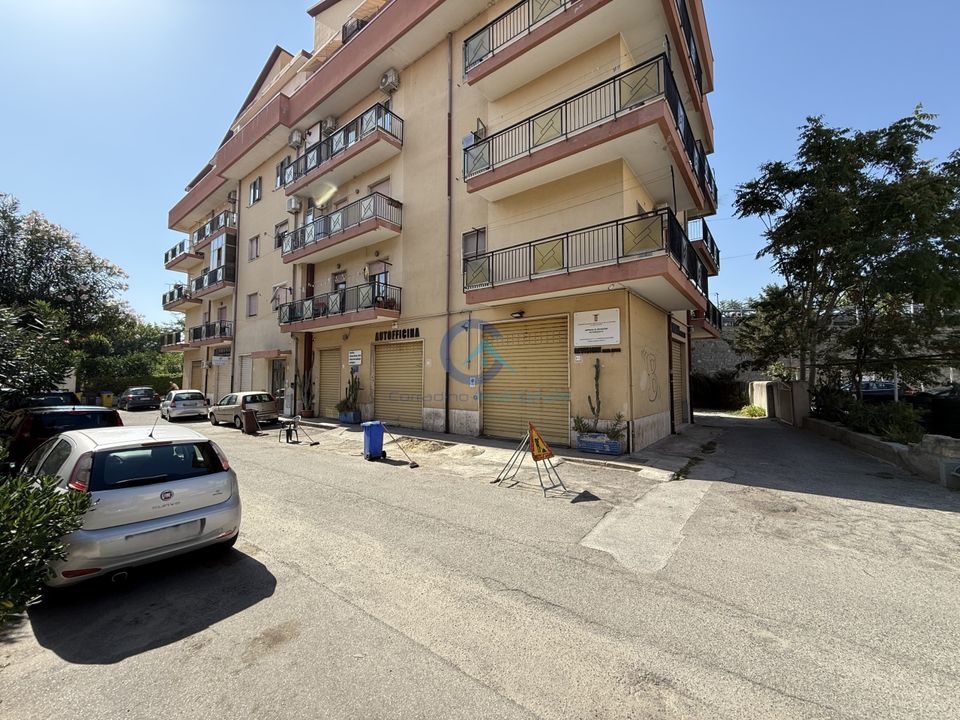 Erhvervsejendom i Catanzaro, Catanzaro - foto 1