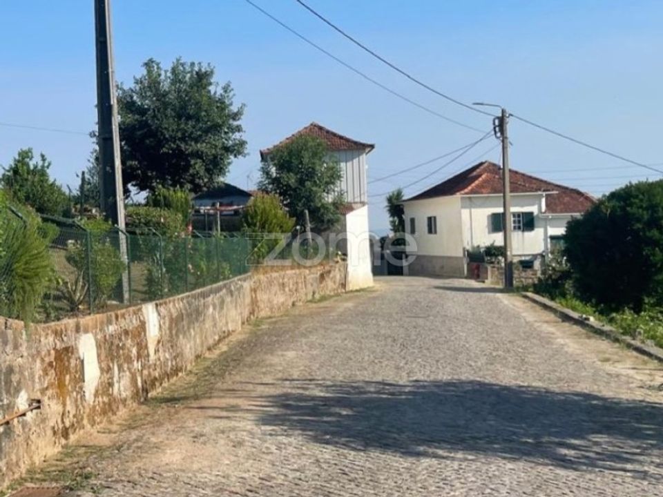 Helårsgrund i Lamelas e guimarei, Porto - foto 1