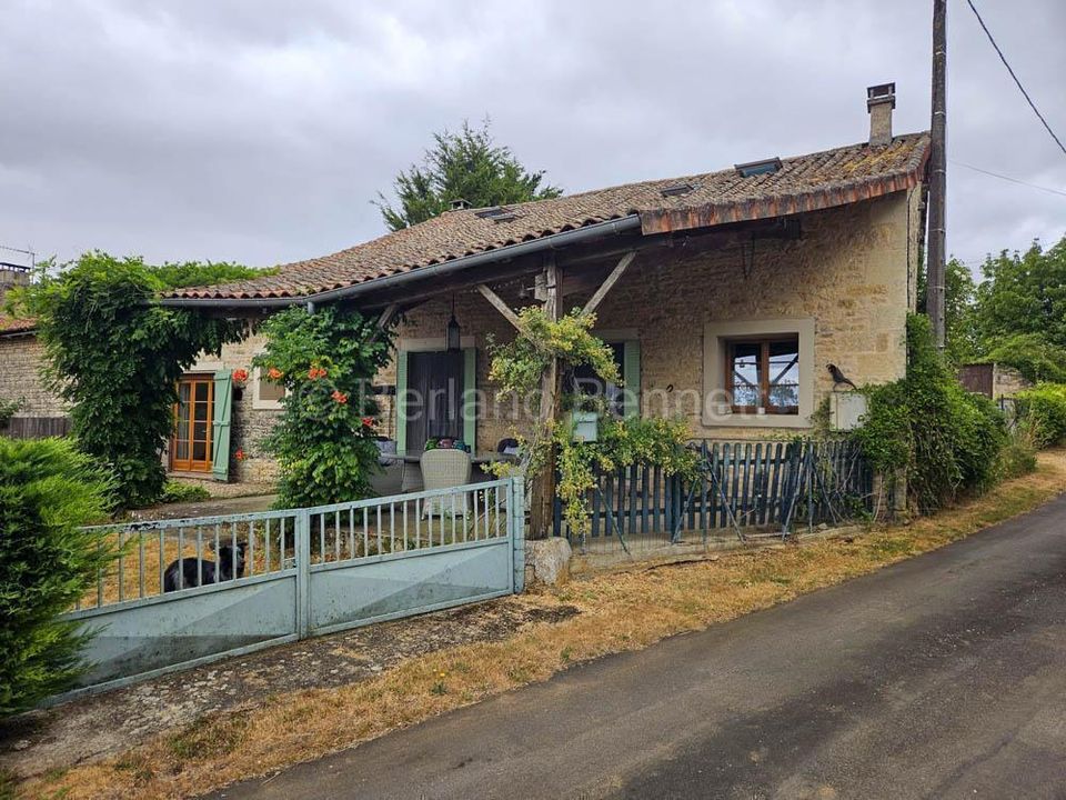 Landejendom i Sauze-Vaussais, Deux-Sevres - foto 1