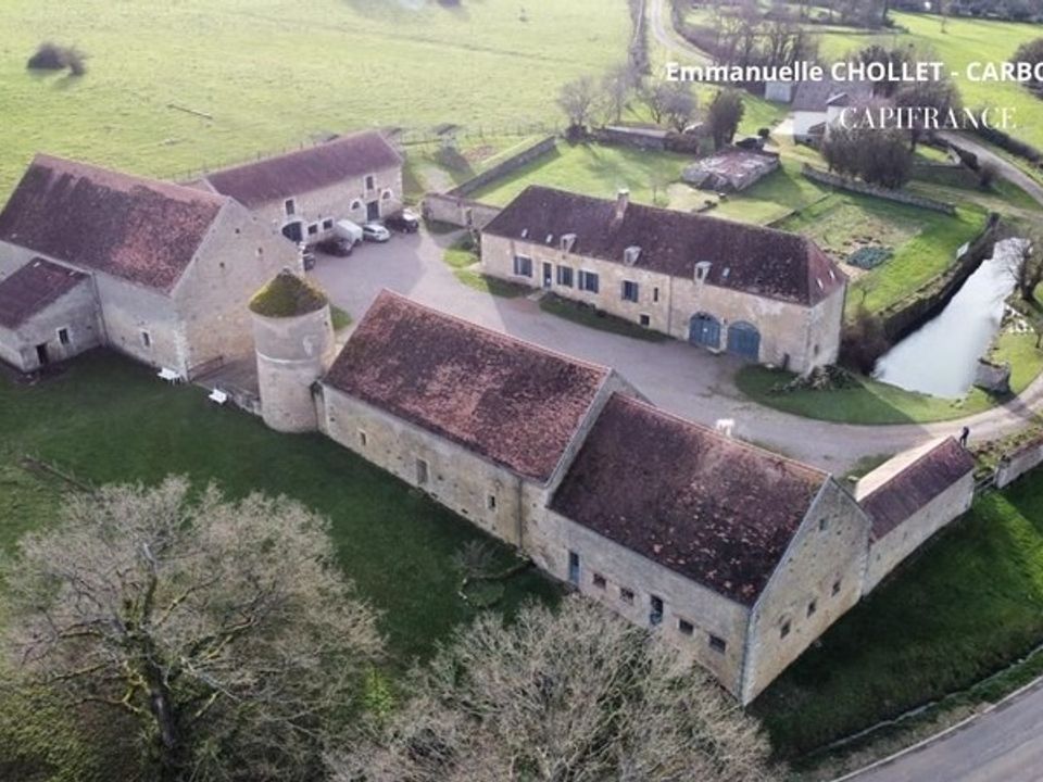 Gårdshus i Précy-sous-Thil, Cote-d'Or - bilde 1