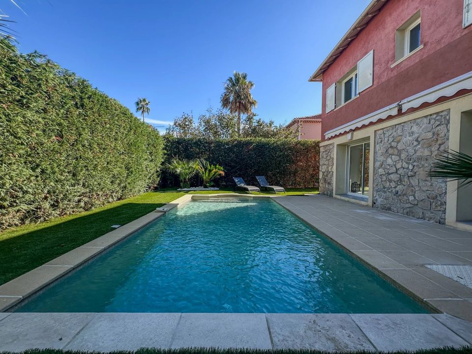 Villa i Antibes, Alpes-Maritimes - foto 1