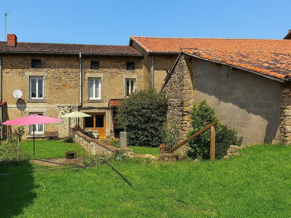 Villa i Les Salles-Lavauguyon, Haute-Vienne - foto 1