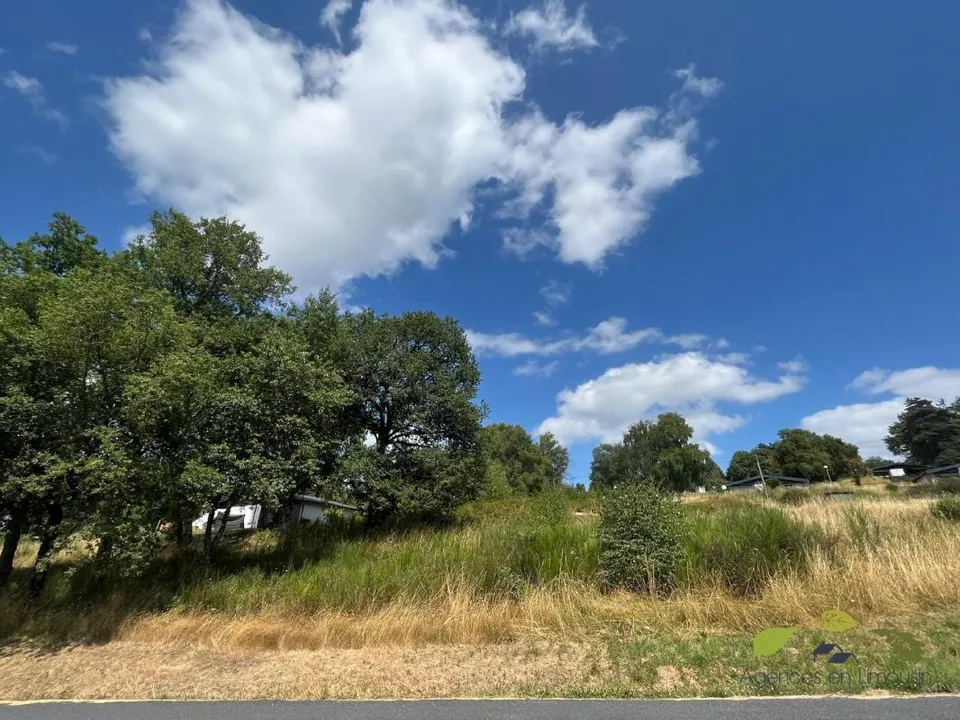 Helårsgrund i Treignac, Correze - foto 1