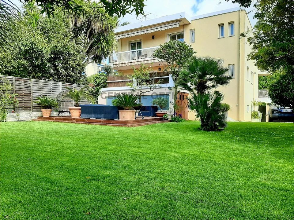 Villa i Antibes, Alpes-Maritimes - foto 1