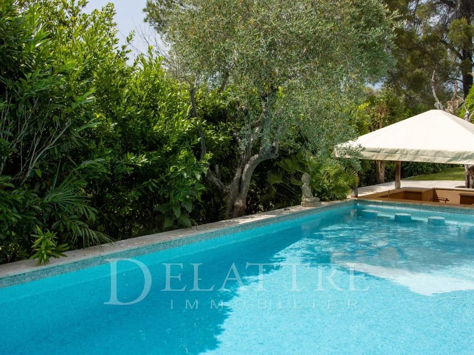 Villa i Roquefort-les-Pins, Alpes-Maritimes - foto 1