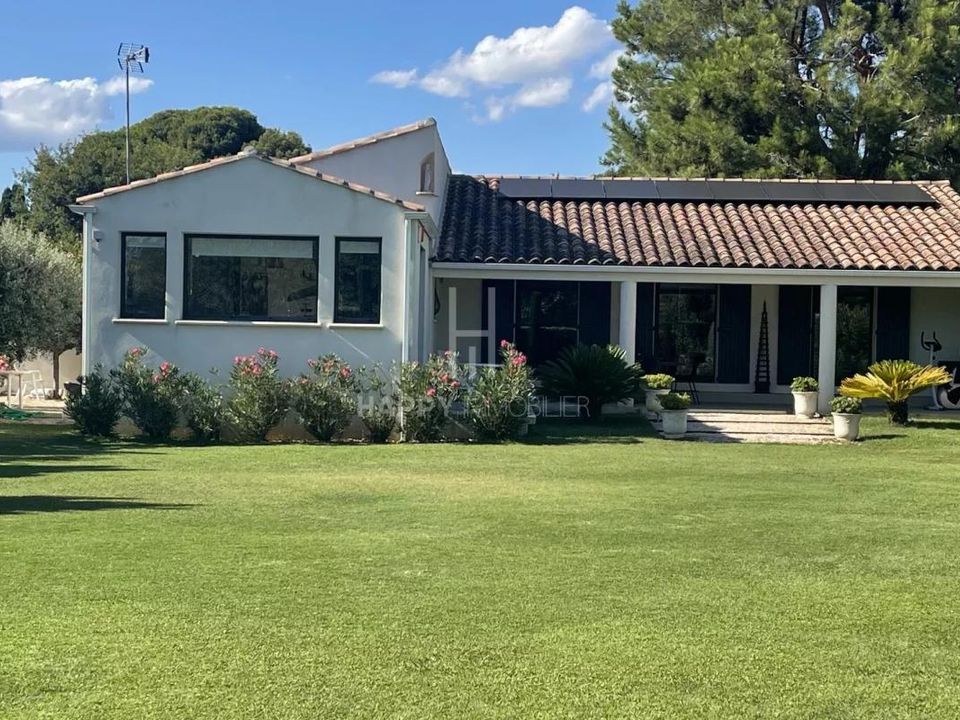 Villa en Arles, Bouches-du-Rhone - foto 1