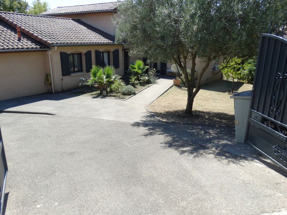 Casa de pueblo en Grigny, Rhone - foto 2