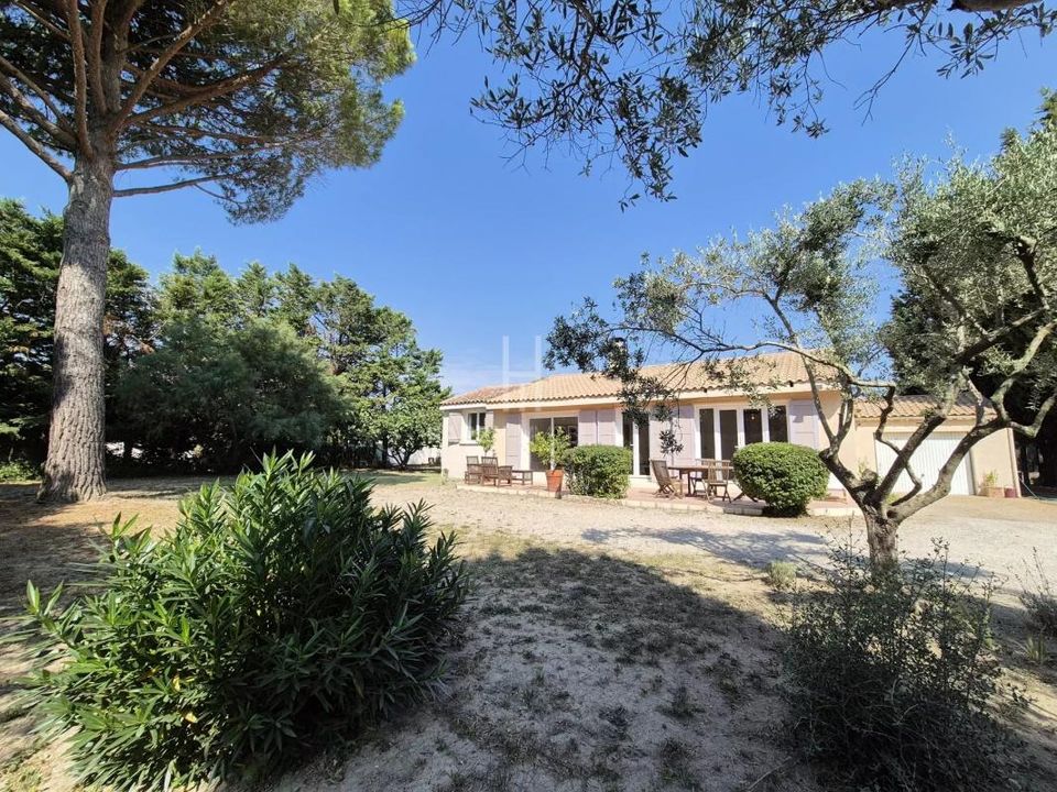 Villa i Saint-Étienne-du-Grès, Bouches-du-Rhone - foto 1