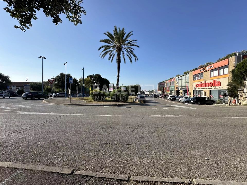 Erhvervsejendom i Villeneuve-Loubet, Alpes-Maritimes - foto 1