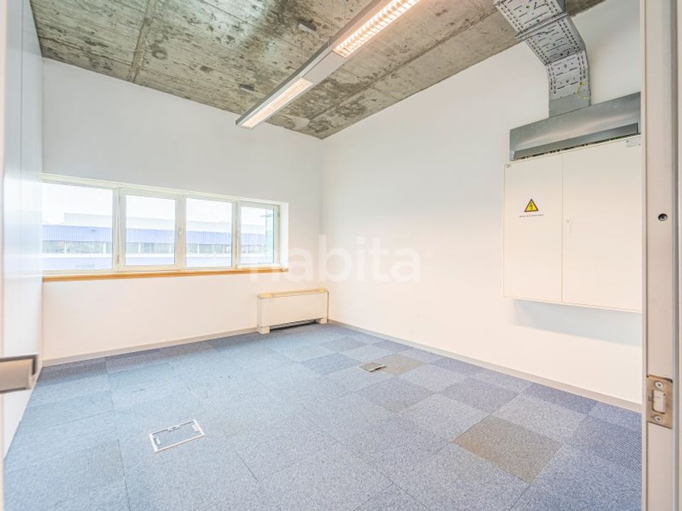 Commercial property in Carnaxide, Lisbon - photo 3