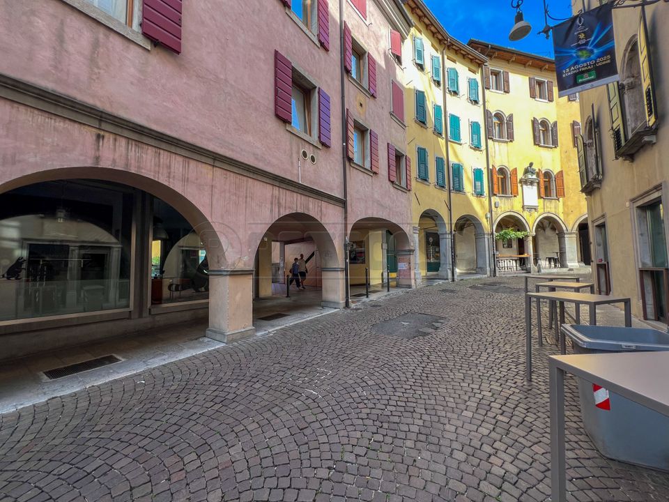 Erhvervsejendom i Udine, Udine - foto 1