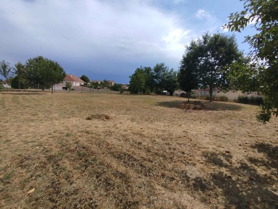 Terreno en Bosmie-l'Aiguille, Haute-Vienne - foto 2