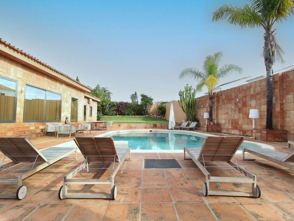 Villa i Atalaya Isdabe, Malaga - foto 1