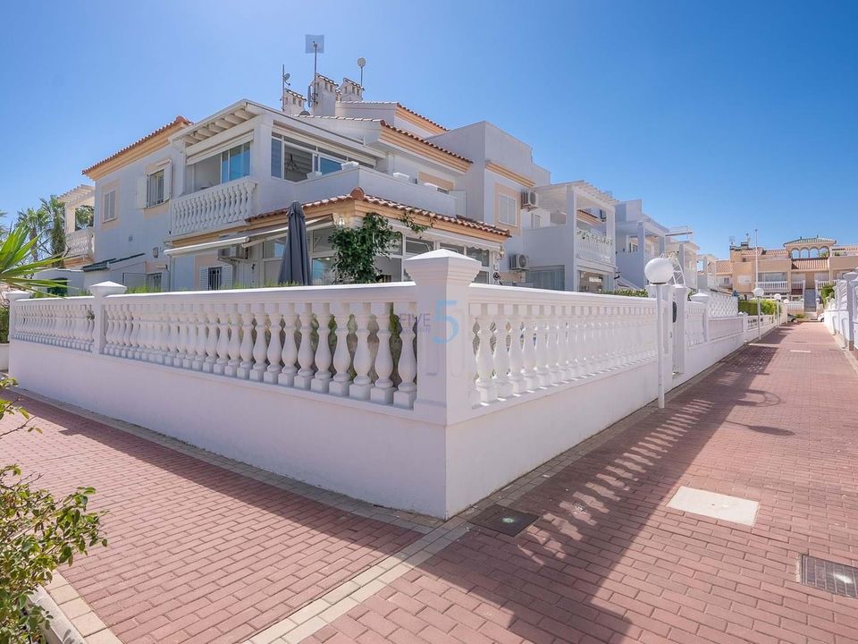 Byhus i Playa Flamenca, Alicante - foto 1