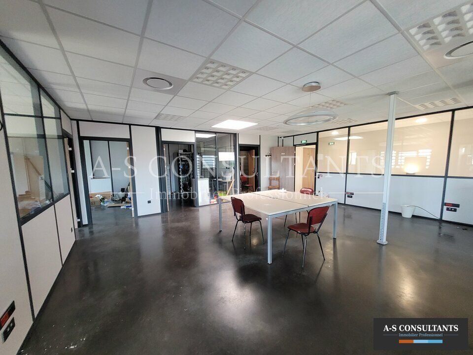 Commercial property in Apprieu, Isere - photo 3