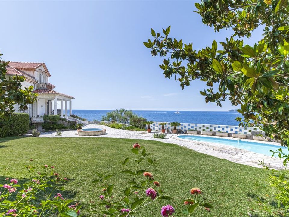 Villa in Cap-d'Ail, Alpes-Maritimes - foto 1