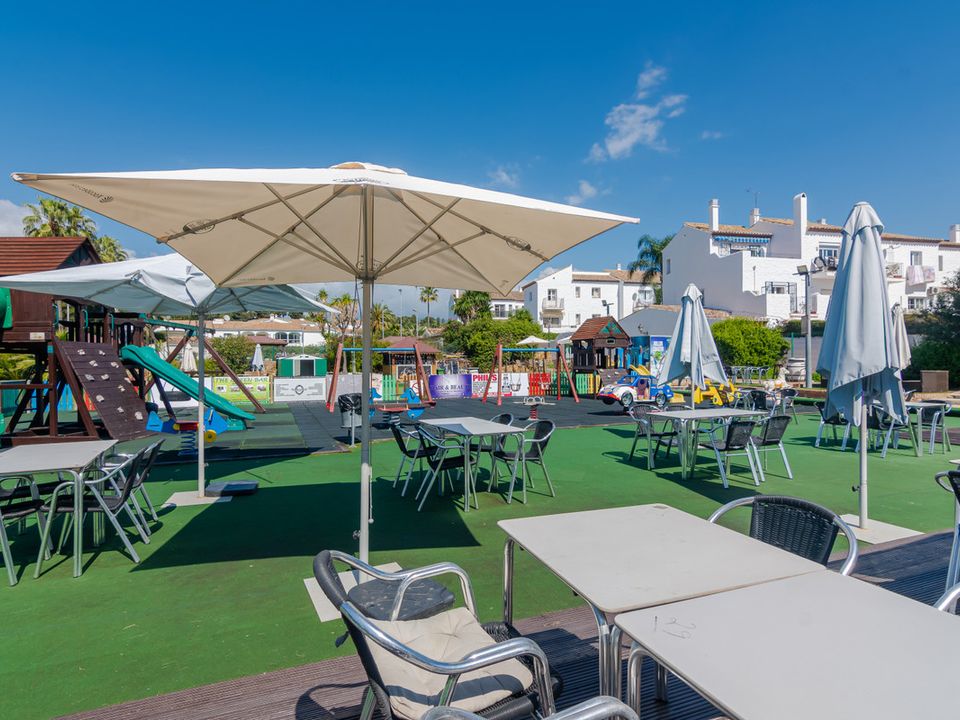 Erhvervsejendom i El Paraiso, Malaga - foto 4