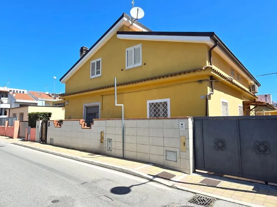 Villa - Montesilvano Marina, Pescara - photo 1