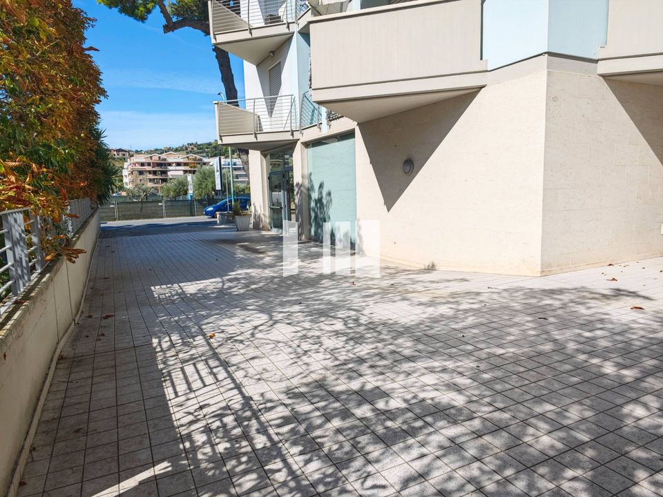 Erhvervsejendom i Roseto degli Abruzzi, Teramo - foto 5