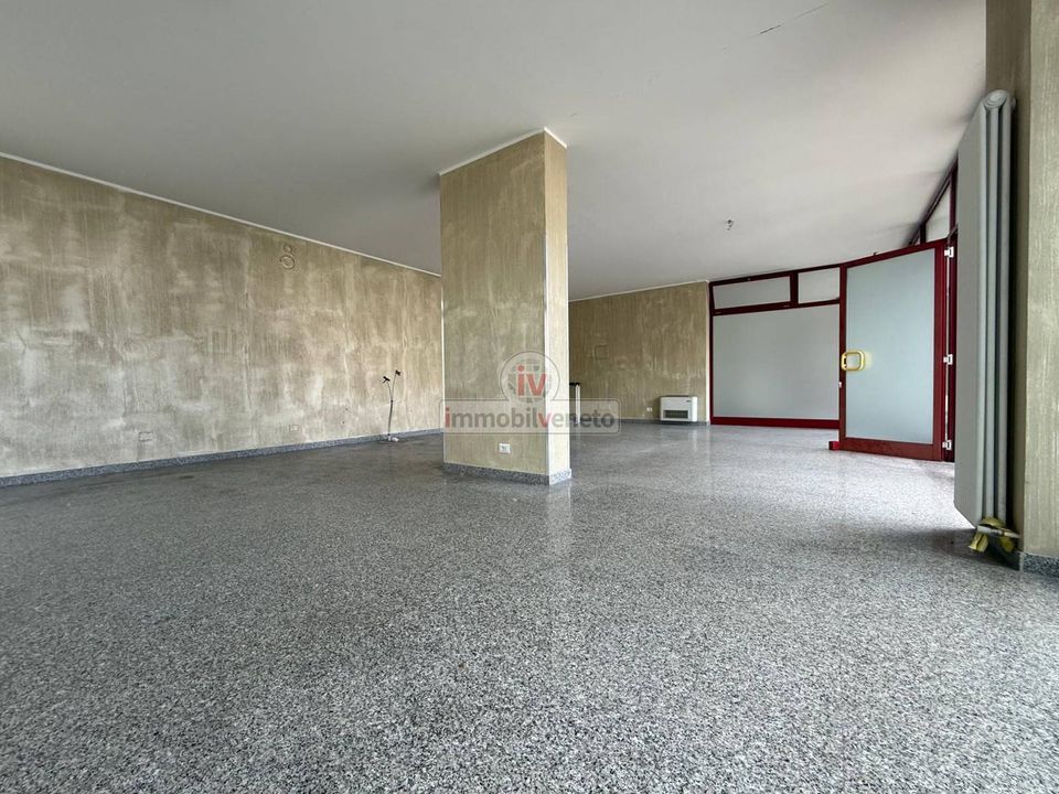 Erhvervsejendom i Chiampo, Vicenza - foto 3