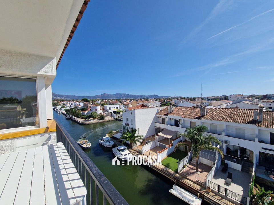 Lejlighed i Empuriabrava, Gerona - foto 1