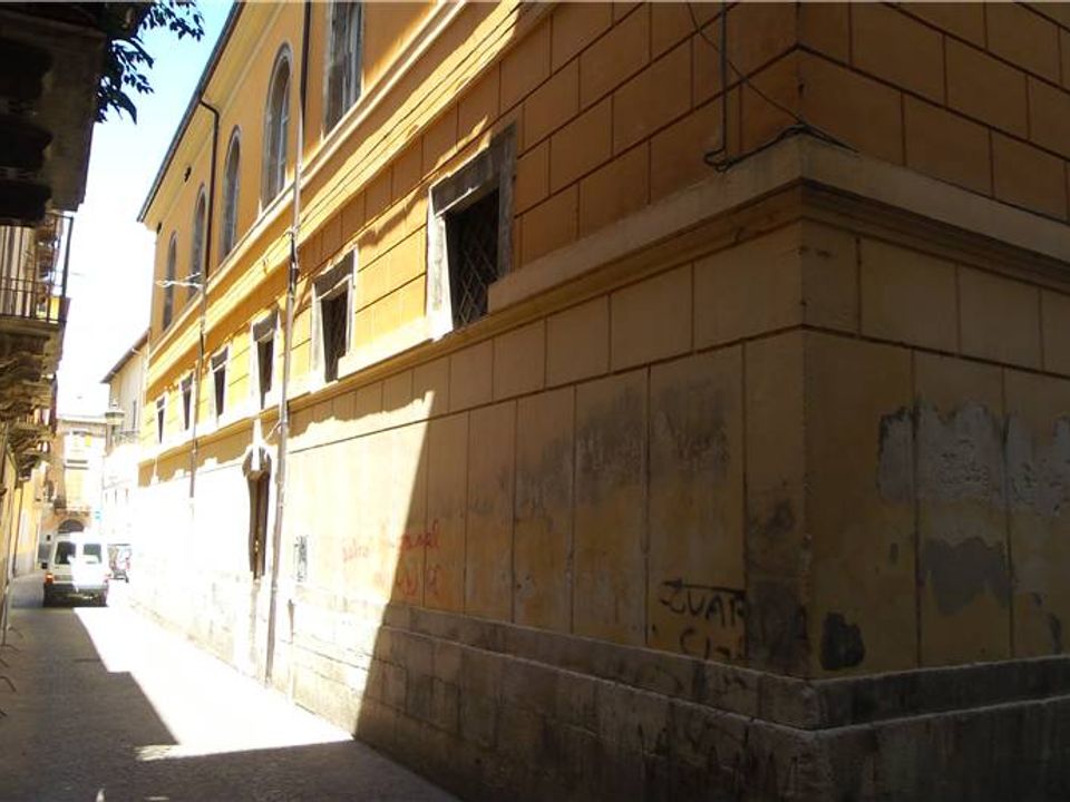 Erhvervsejendom i Sulmona, L'Aquila - foto 2