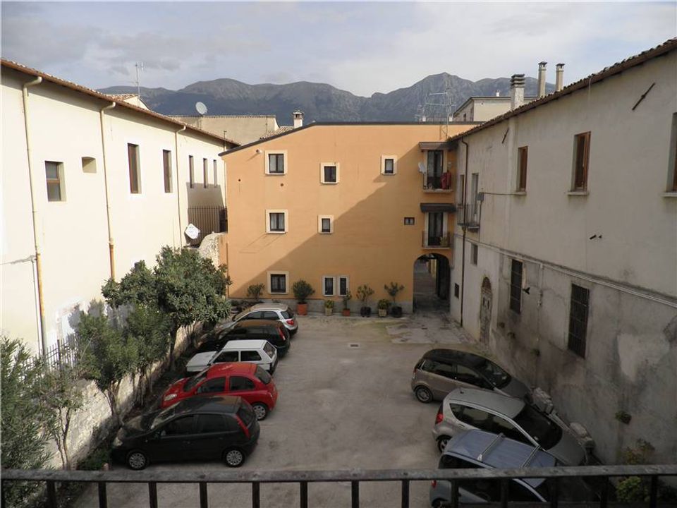 Erhvervsejendom i Sulmona, L'Aquila - foto 3